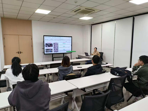聚焦鴻蒙智聯場景，深化產教融合新篇——“智慧教育”工作室鴻蒙項目會議側記